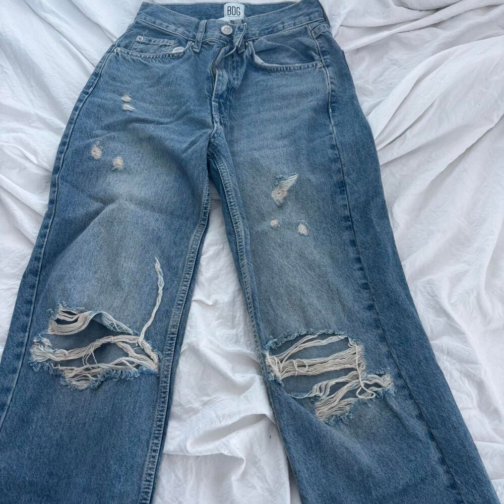 URBAN OUTFITTERS BDG Ripped Distressed Sz 24 Mom Women's Medium Wash Blue Jeans